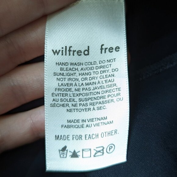 Aritzia Wilfred Free Wet Look Black Daria Pants - Picture 5 of 10